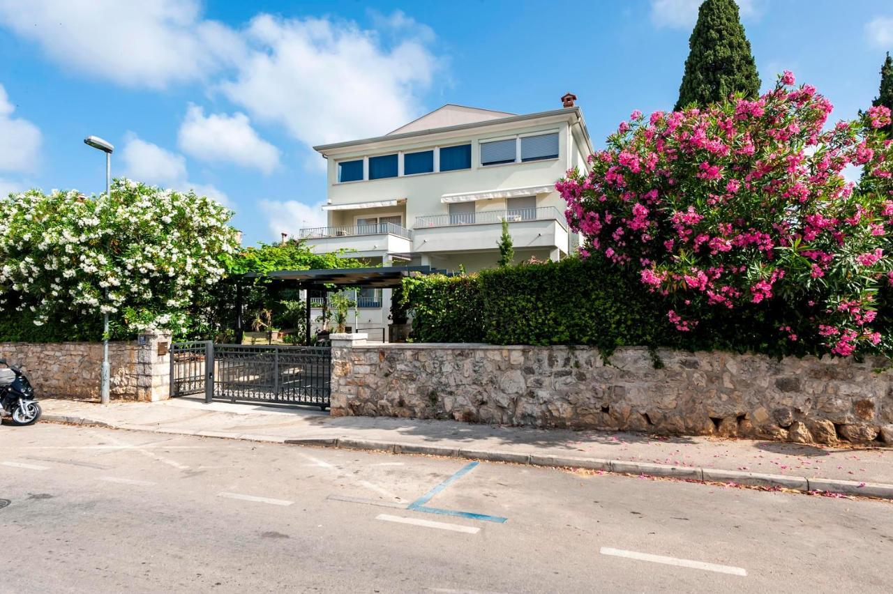 Apartments El Corsaro ロヴィニ エクステリア 写真