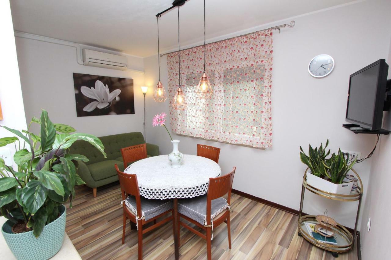 Apartments El Corsaro ロヴィニ エクステリア 写真